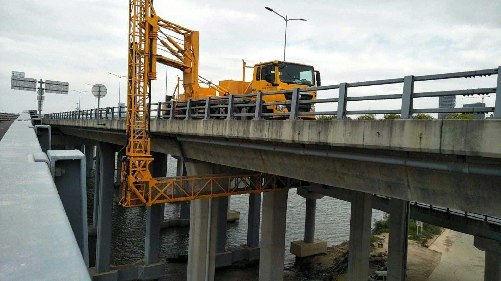 橋梁檢測(cè)車(chē)